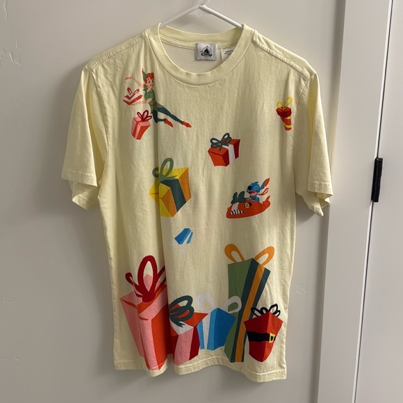 Disney Tops - Disney Christmas T Shirt